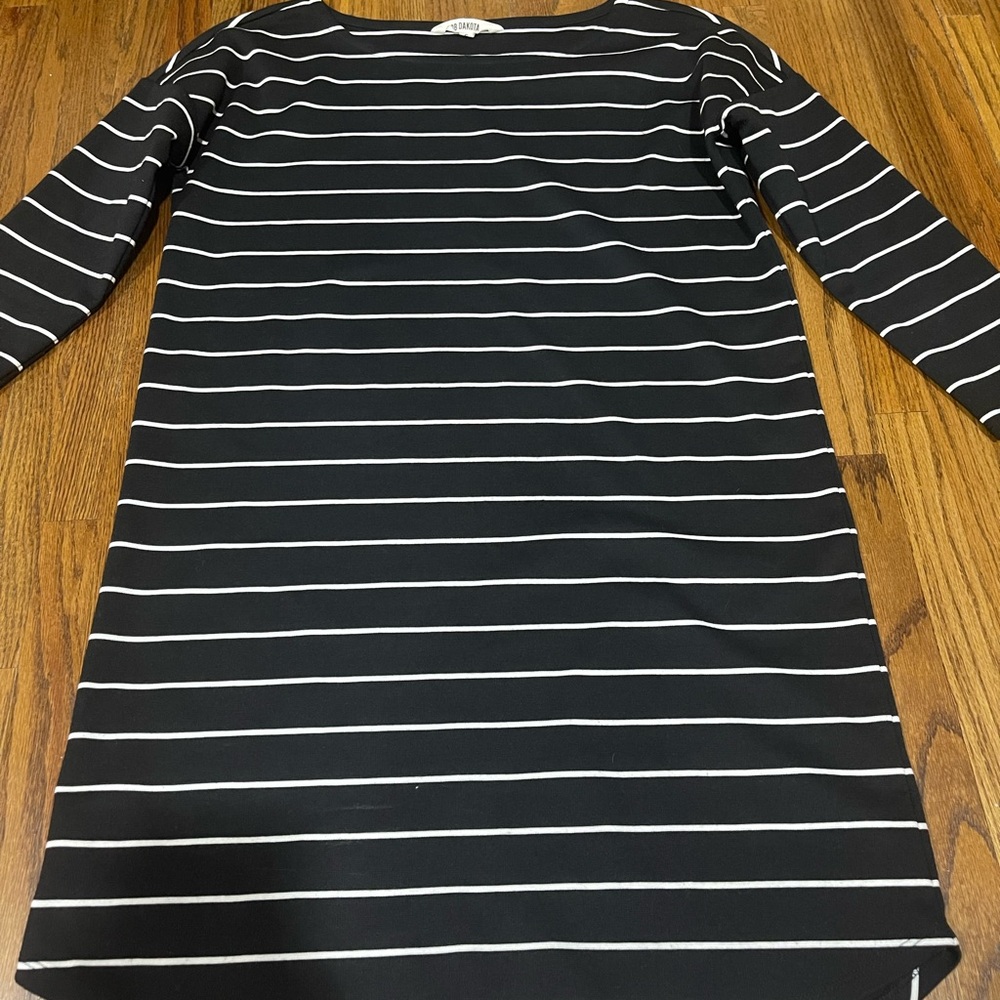 BB Dakota Black and White Sheath Dress with Raglan Sleeves